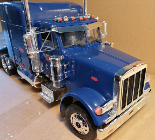 Truck Italeri Peterbilt 378 1:24