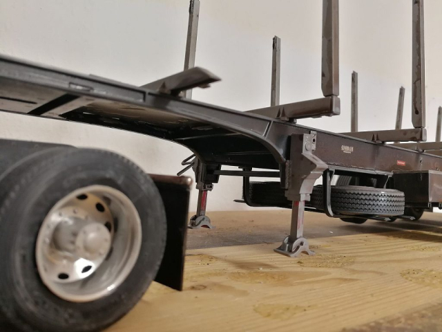 Italeri Timber Trailer 1:24, etwas umgebaut