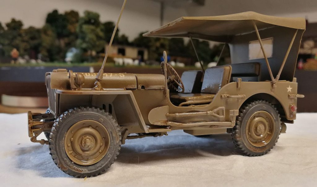 Willys Jeep 1:24 etwas gealtert