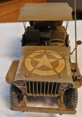 Willys Jeep 1:24 etwas gealtert